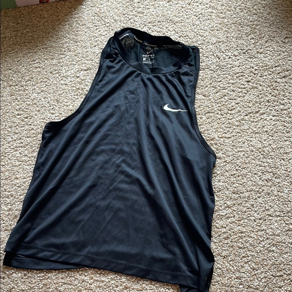 Nike Black Athletic Tank Top for Comfort and Movement
